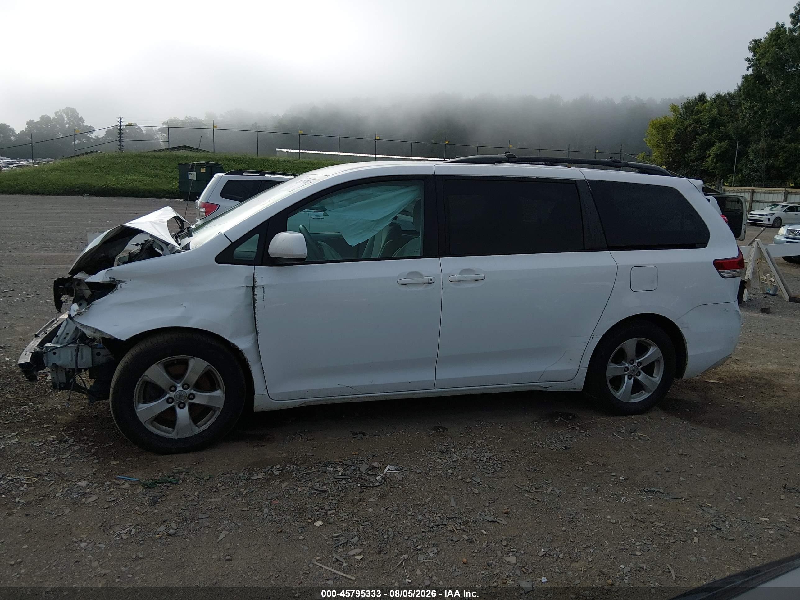 2013 Toyota Sienna Le V6 8 Passenger Белый vin: 5TDKK3DC9DS355051
