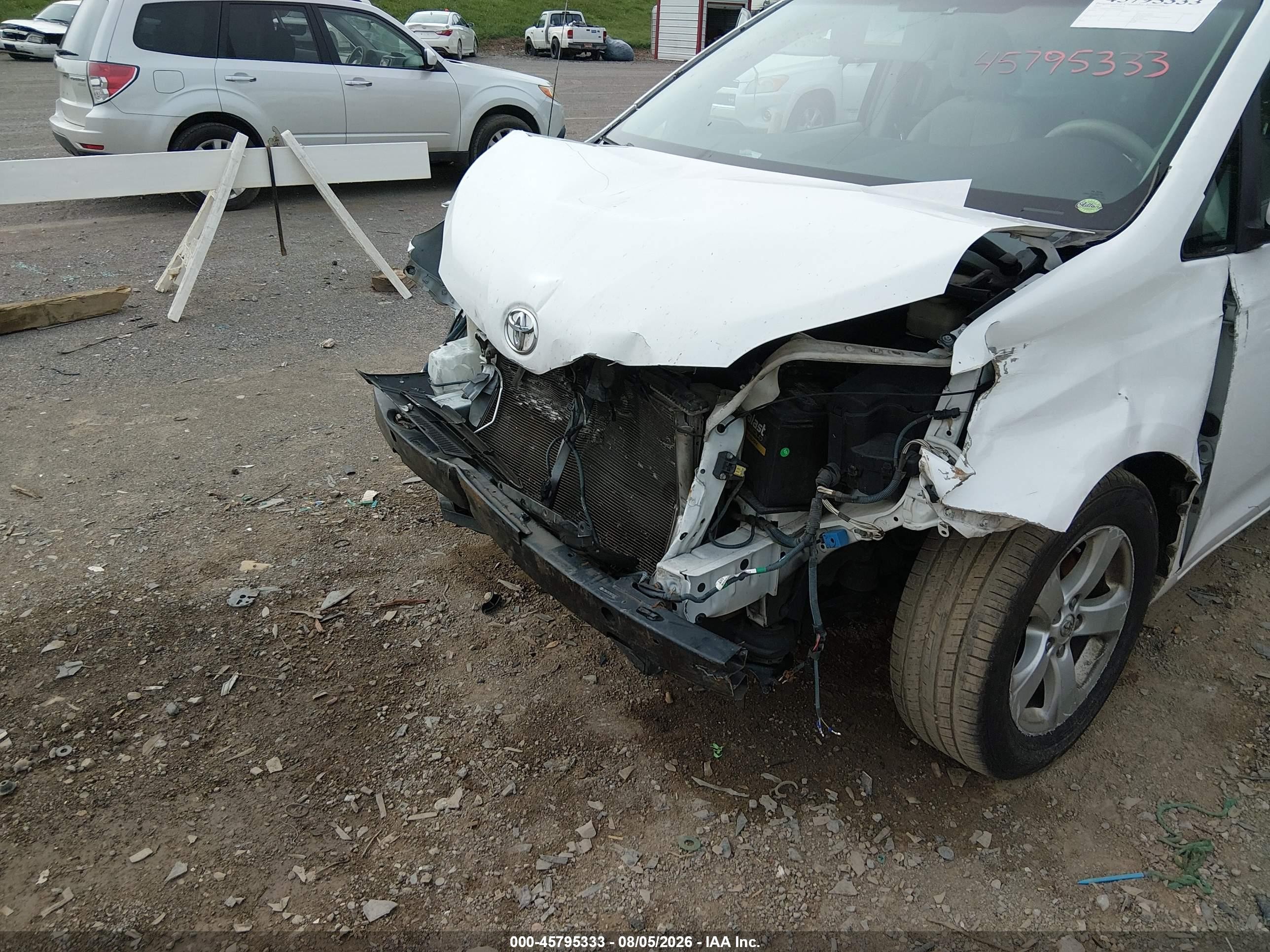 2013 Toyota Sienna Le V6 8 Passenger Белый vin: 5TDKK3DC9DS355051