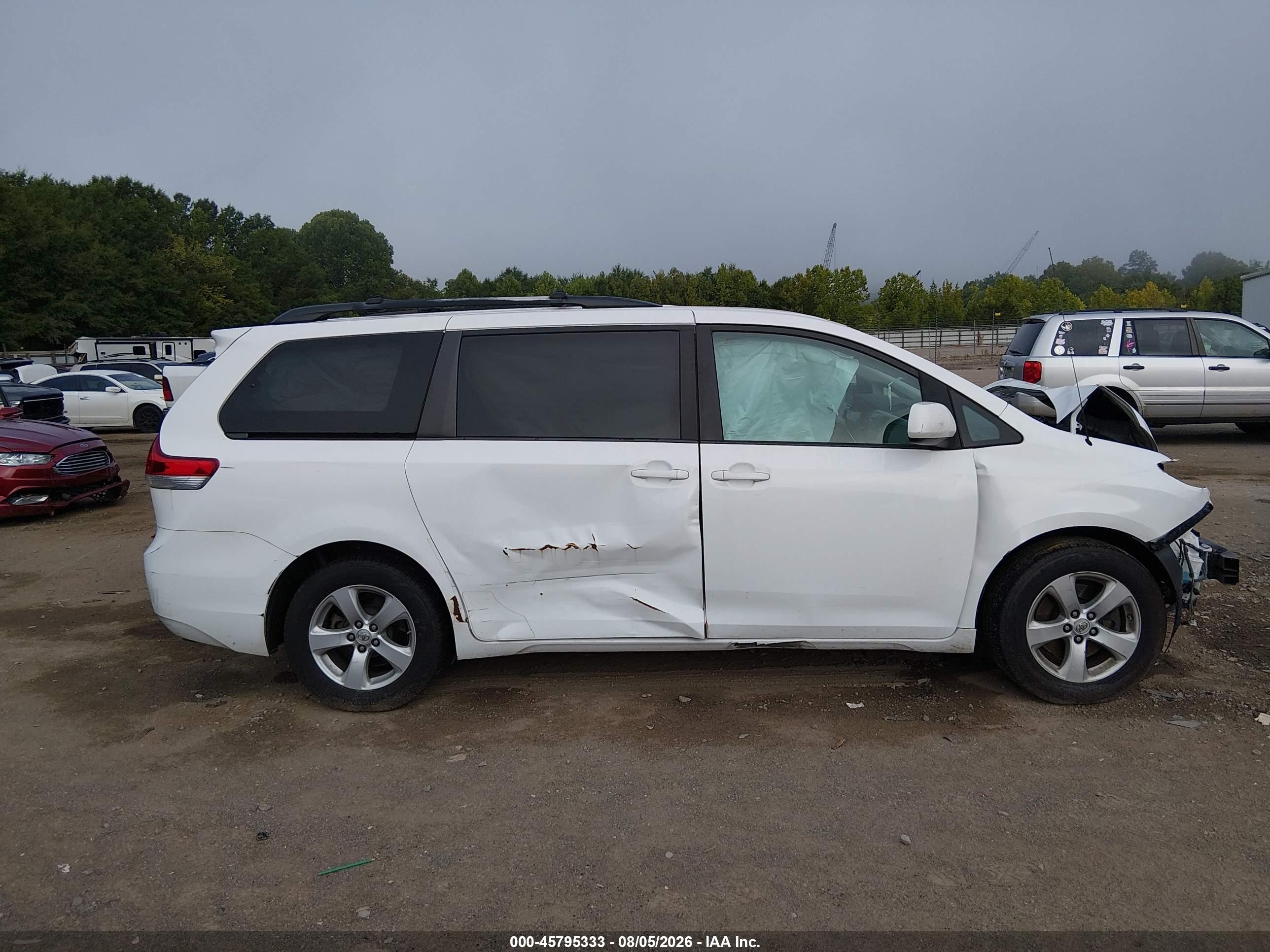 2013 Toyota Sienna Le V6 8 Passenger Белый vin: 5TDKK3DC9DS355051