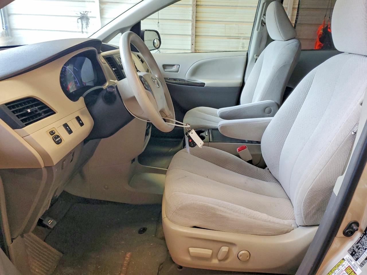 2013 Toyota Sienna Le Золотой vin: 5TDKK3DC9DS362789