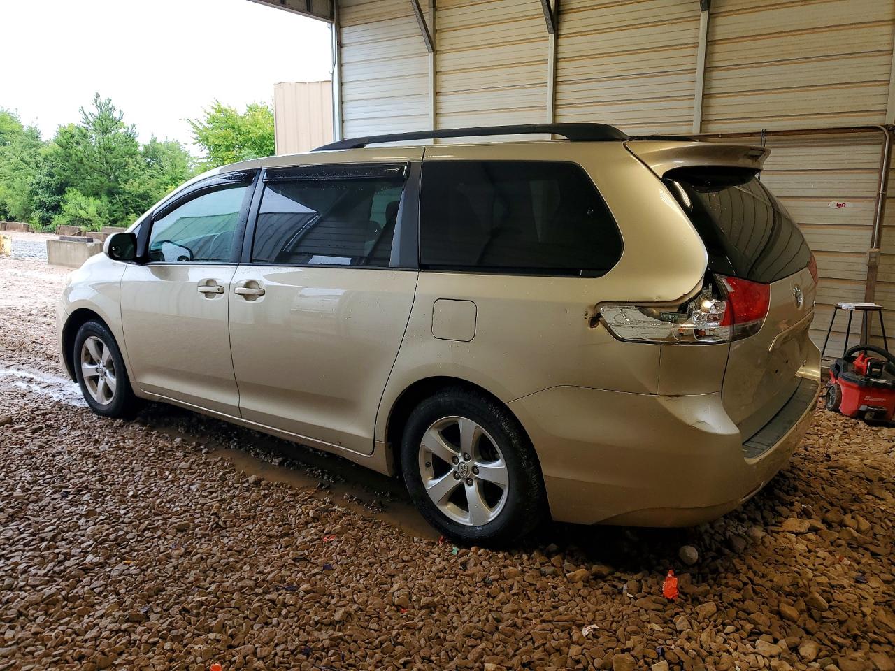 2013 Toyota Sienna Le Золотой vin: 5TDKK3DC9DS362789