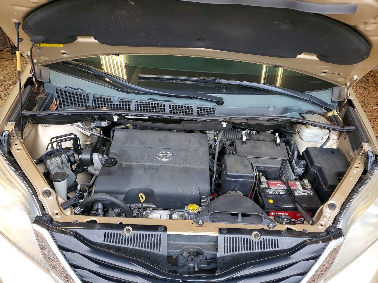 2013 Toyota Sienna Le Золотой vin: 5TDKK3DC9DS362789
