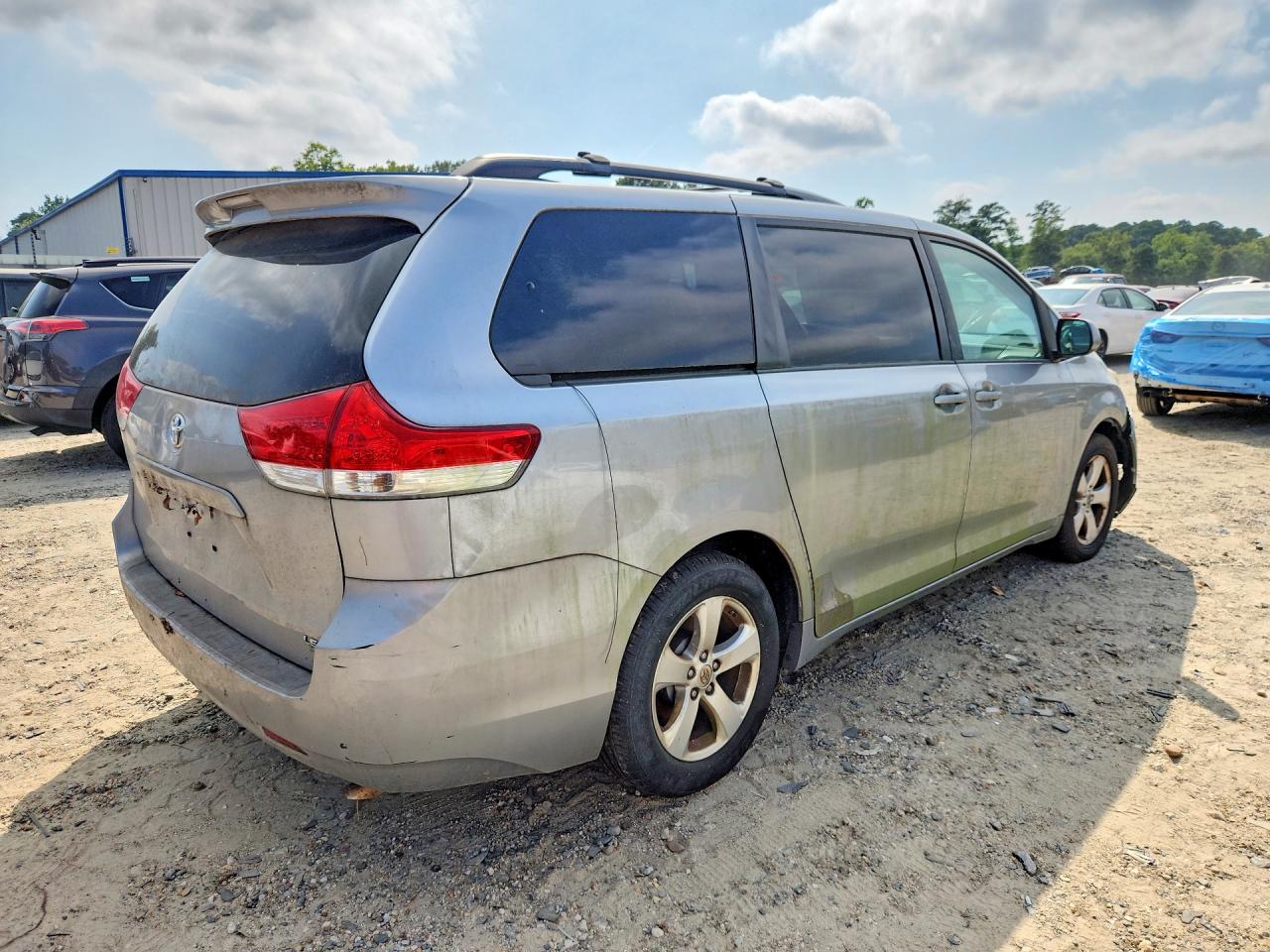 2013 Toyota Sienna Le Silver vin: 5TDKK3DC9DS380855