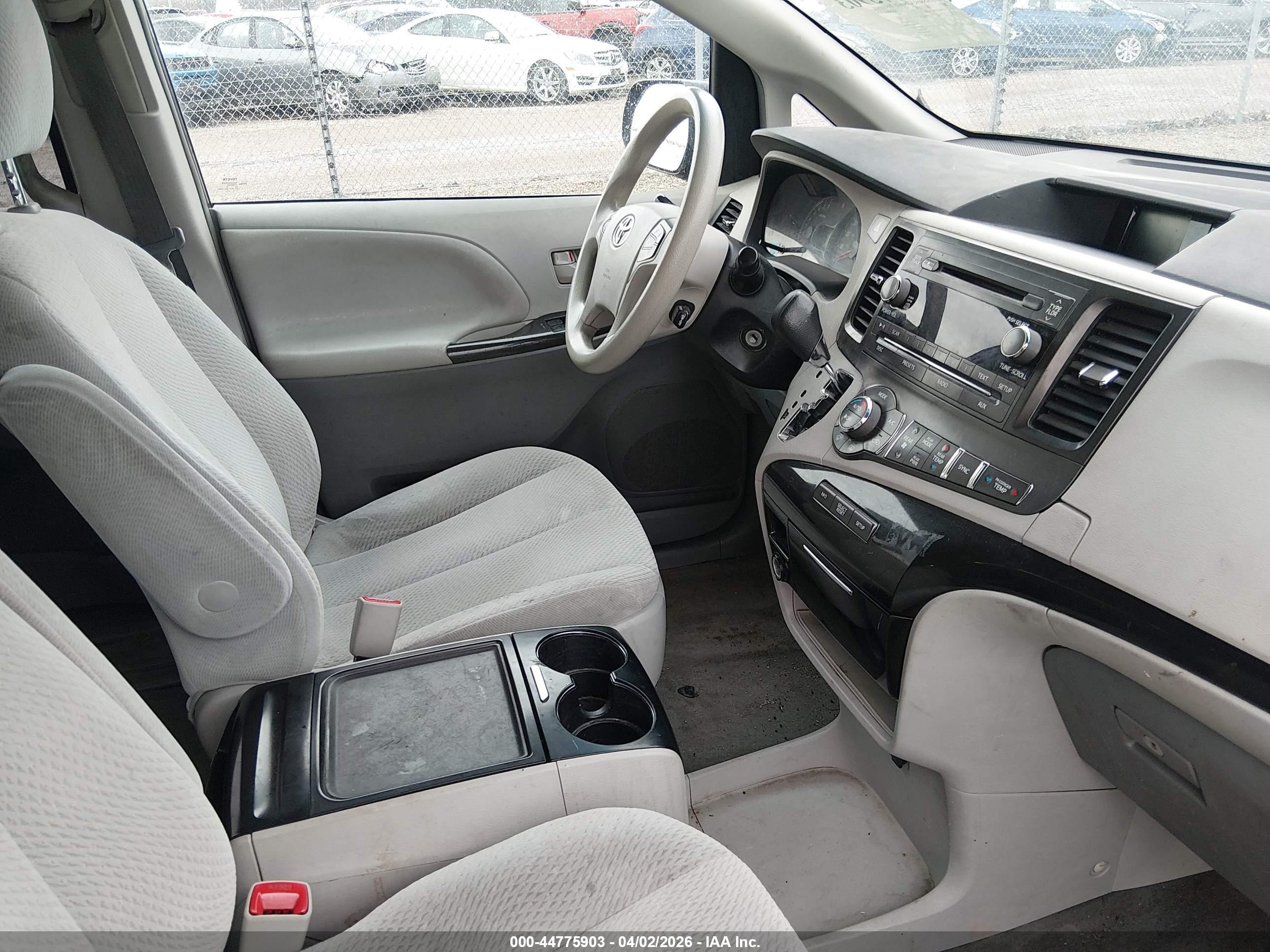 2013 Toyota Sienna Le V6 8 Passenger Gray vin: 5TDKK3DC9DS382931