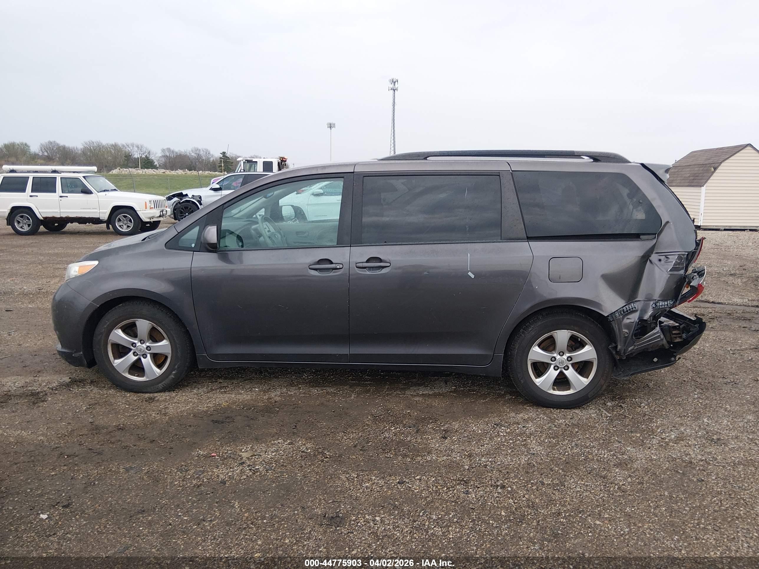2013 Toyota Sienna Le V6 8 Passenger Gray vin: 5TDKK3DC9DS382931