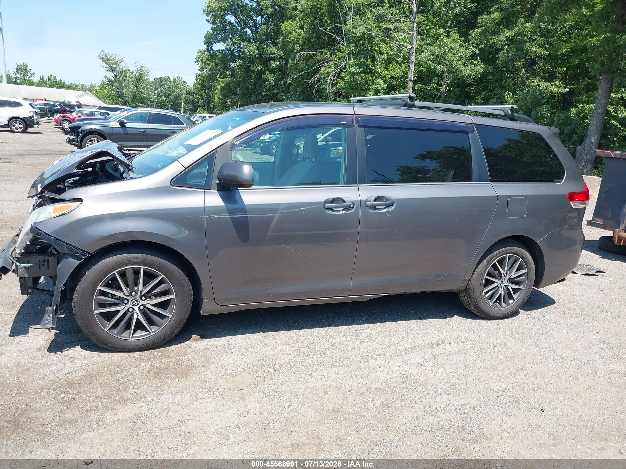 2013 Toyota Sienna Le V6 8 Passenger Gray vin: 5TDKK3DC9DS386705