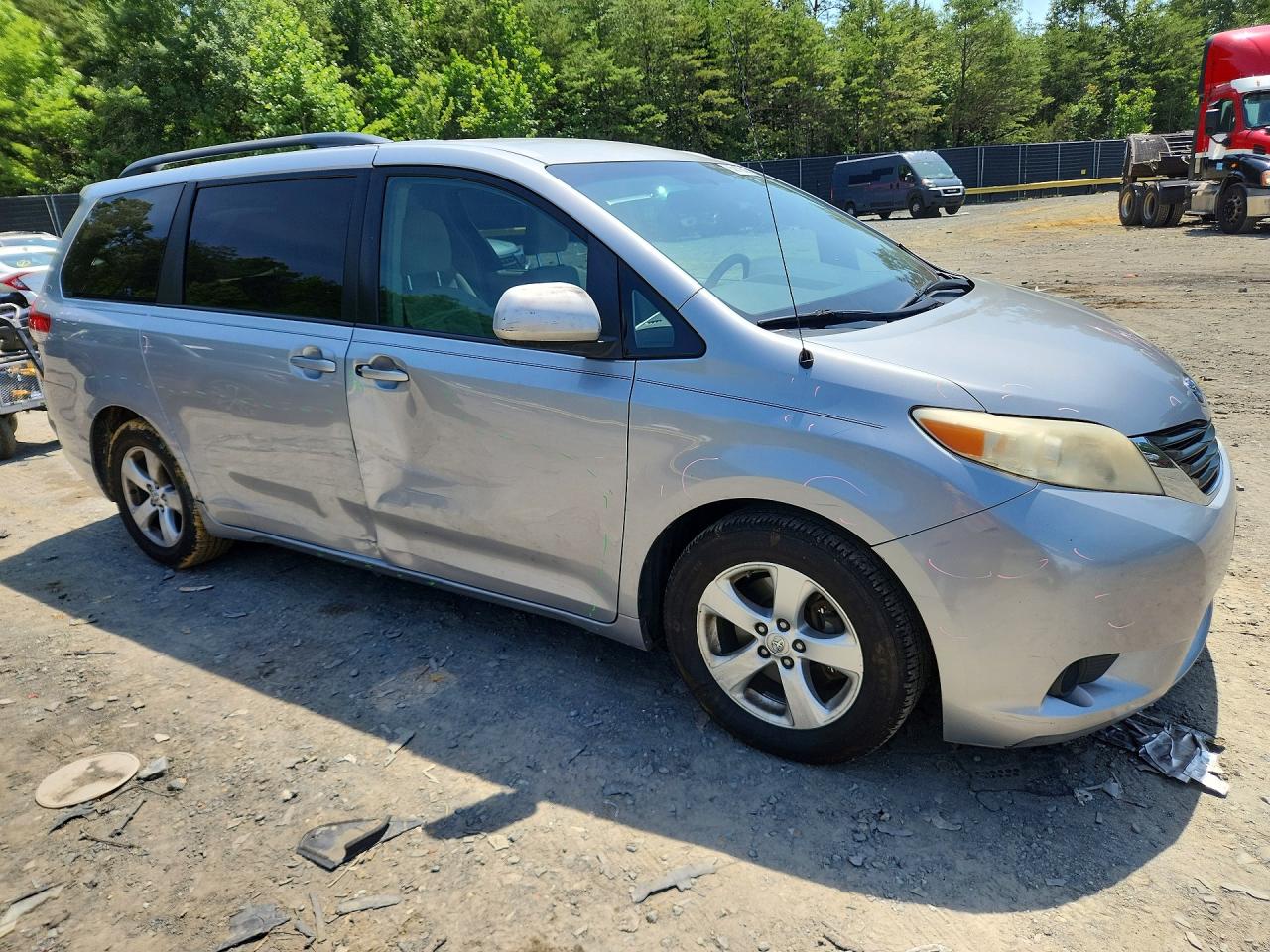 2013 Toyota Sienna Le Silver vin: 5TDKK3DC9DS397154