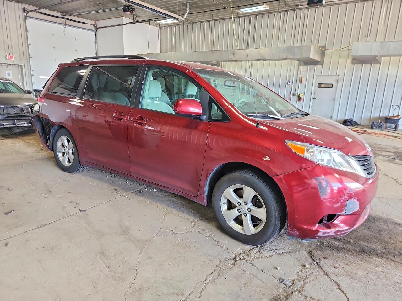 2013 Toyota Sienna Le Темно-бордовый vin: 5TDKK3DC9DS400425