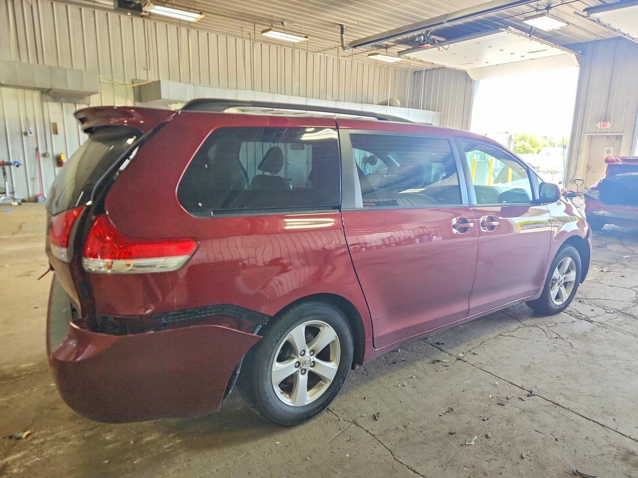2013 Toyota Sienna Le Темно-бордовый vin: 5TDKK3DC9DS400425
