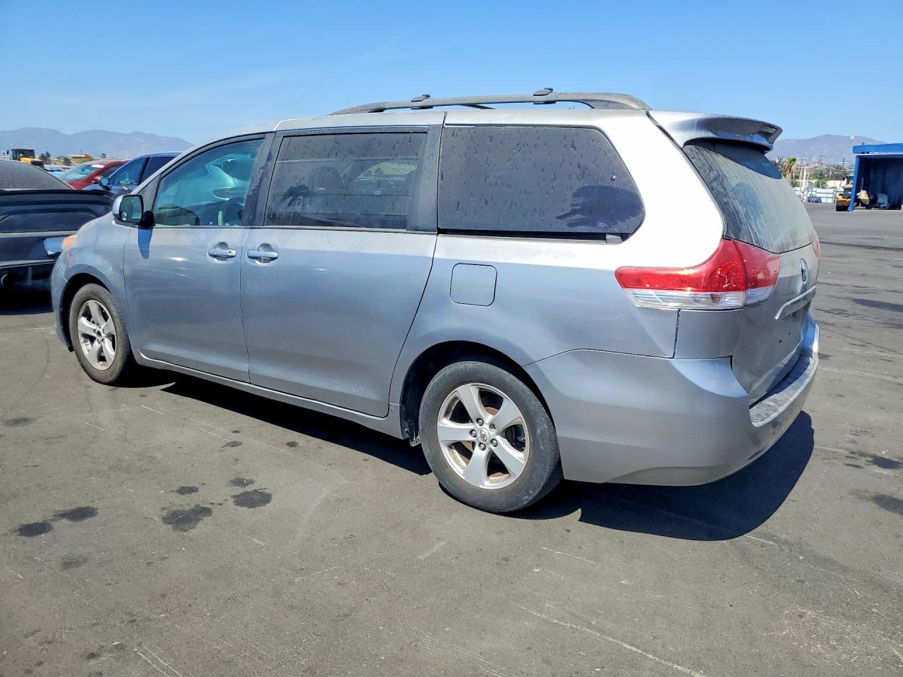 2014 Toyota Sienna Le Серебряный vin: 5TDKK3DC9ES417226