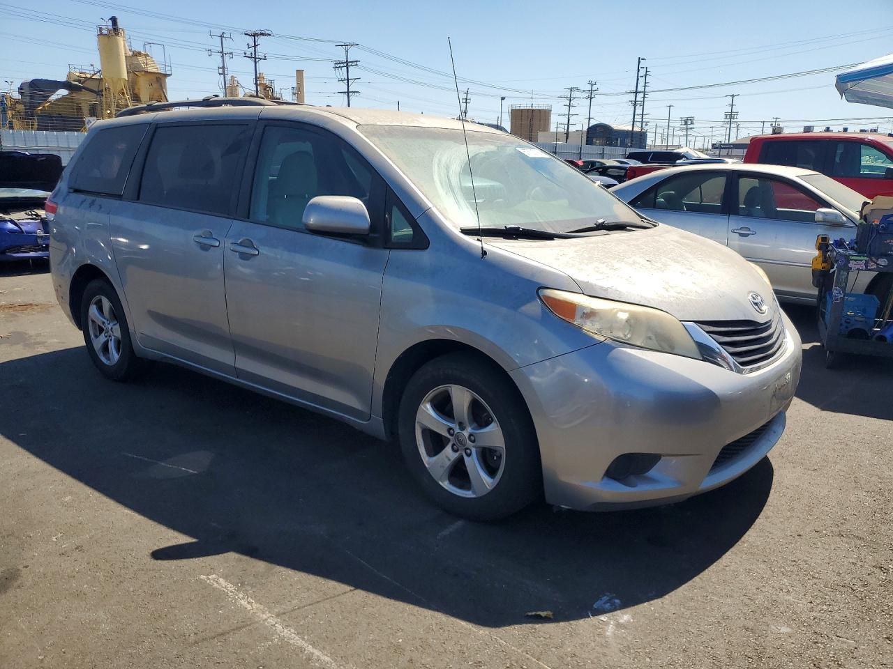 2014 Toyota Sienna Le Серебряный vin: 5TDKK3DC9ES417226