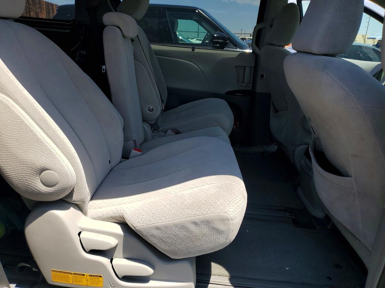 2014 Toyota Sienna Le Black vin: 5TDKK3DC9ES447973