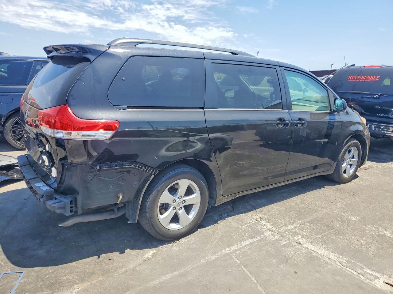 2014 Toyota Sienna Le Black vin: 5TDKK3DC9ES447973