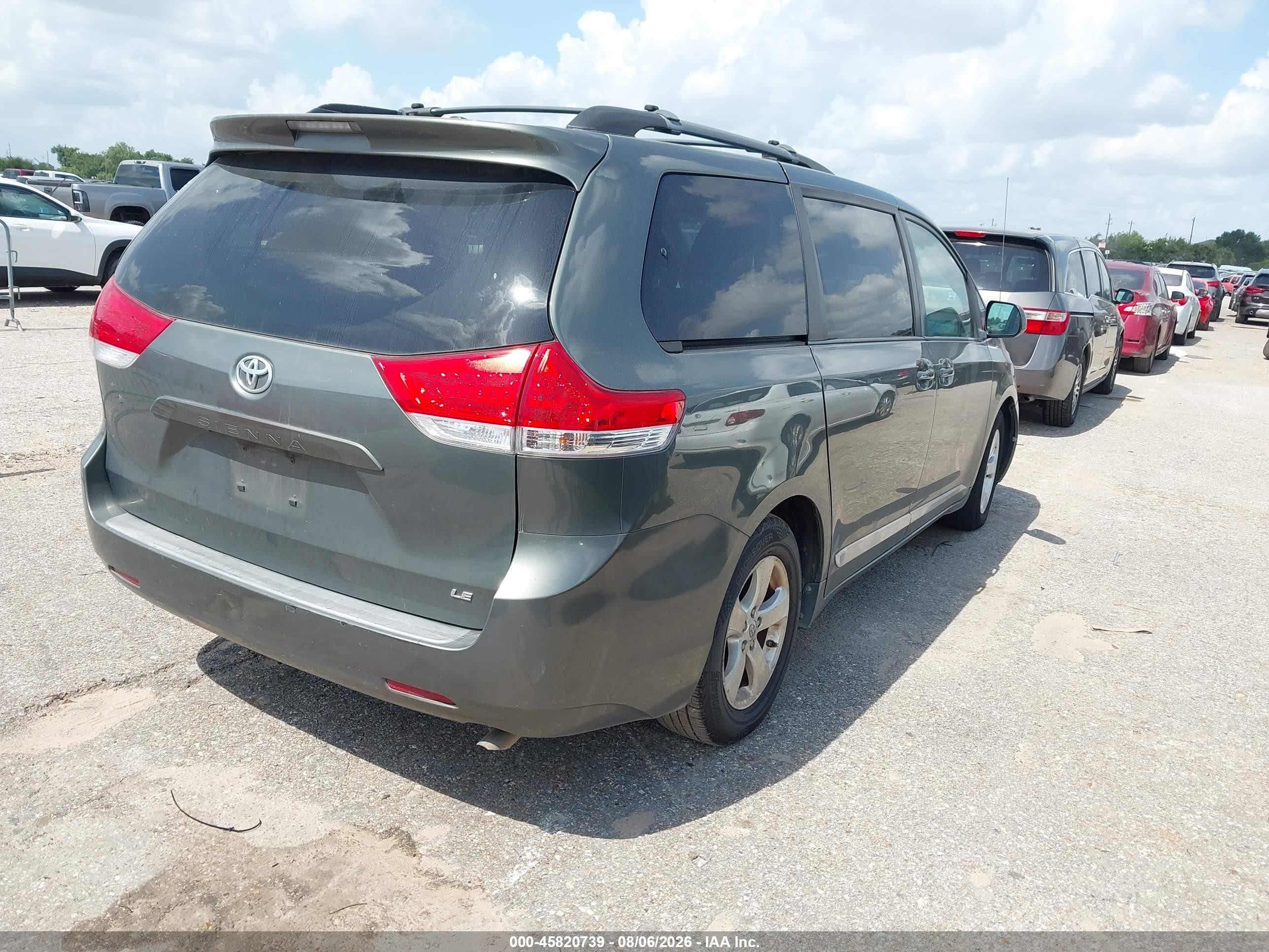 2014 Toyota Sienna Le V6 8 Passenger Green vin: 5TDKK3DC9ES452512