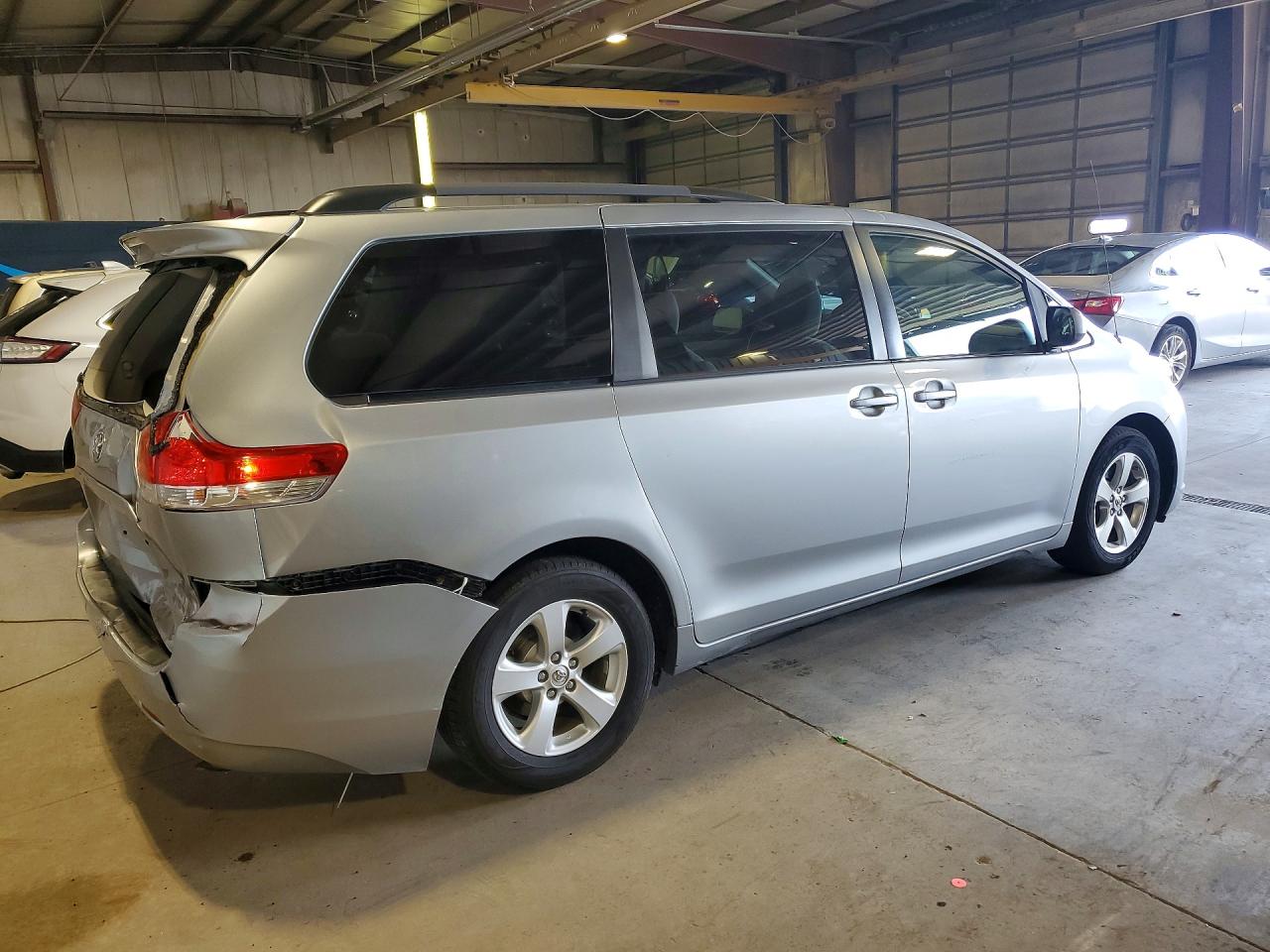 2014 Toyota Sienna Le Silver vin: 5TDKK3DC9ES459993