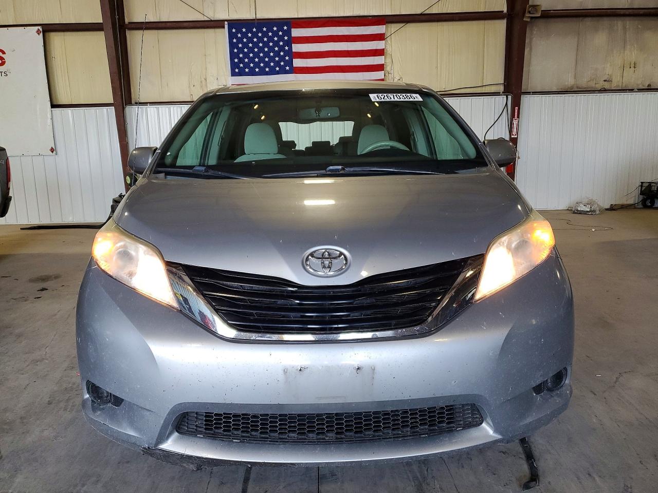 2014 Toyota Sienna Le Silver vin: 5TDKK3DC9ES459993