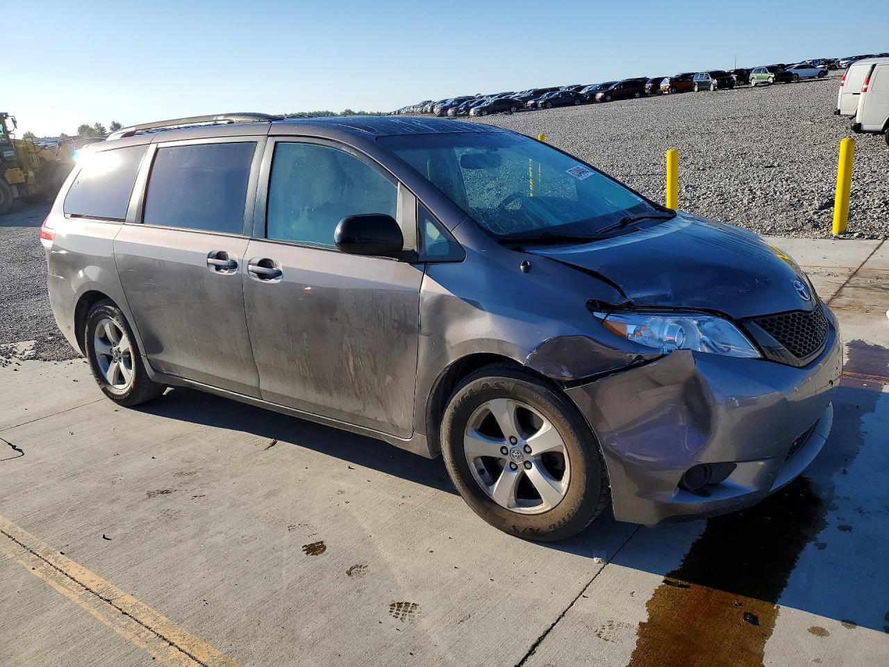 2014 Toyota Sienna Le Gray vin: 5TDKK3DC9ES475417