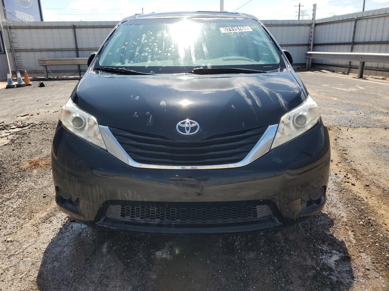 2014 Toyota Sienna Le Black vin: 5TDKK3DC9ES476356 Damage: Hood, Chipped, 2