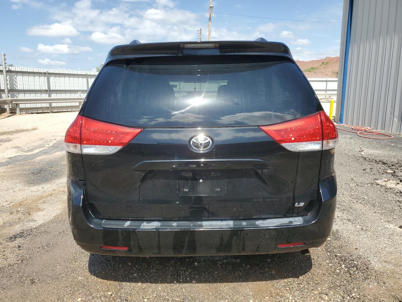 2014 Toyota Sienna Le Black vin: 5TDKK3DC9ES476356 Damage: Rear Bumper, Dent(S) W/ Paint Dmg, 8 To 9 Inches
