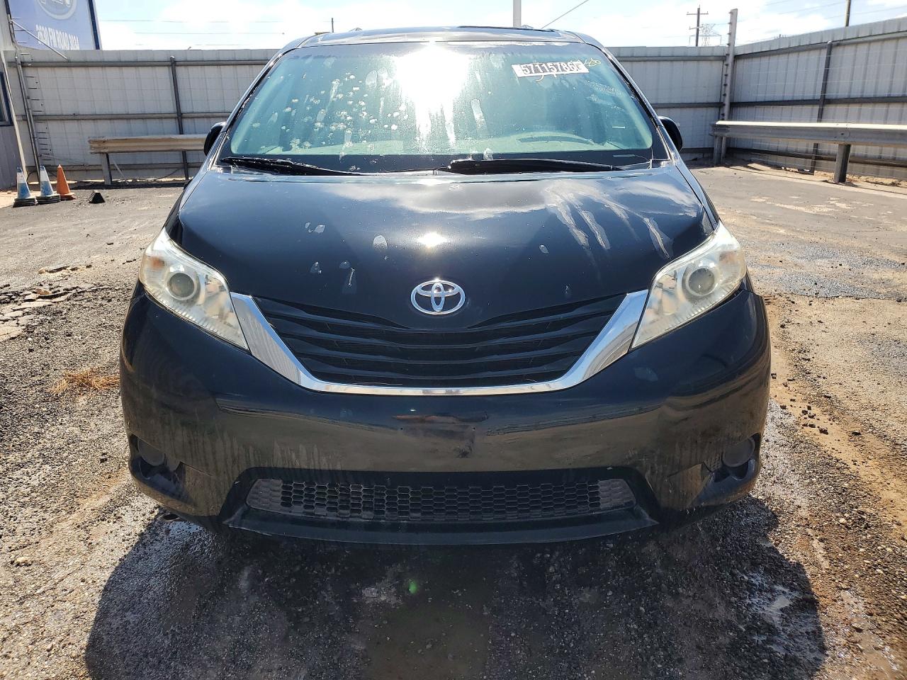 2014 Toyota Sienna Le Black vin: 5TDKK3DC9ES476356