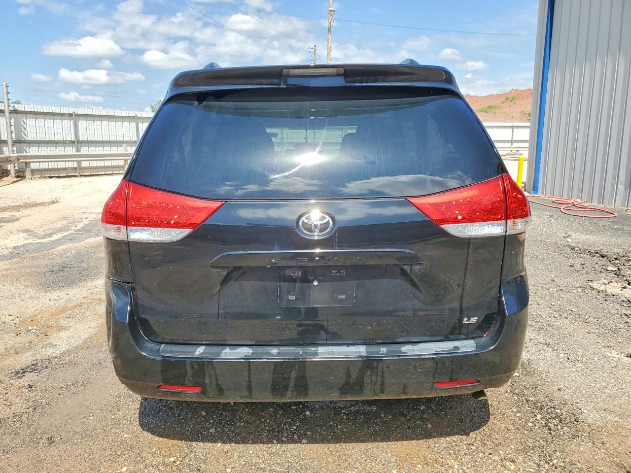 2014 Toyota Sienna Le Black vin: 5TDKK3DC9ES476356