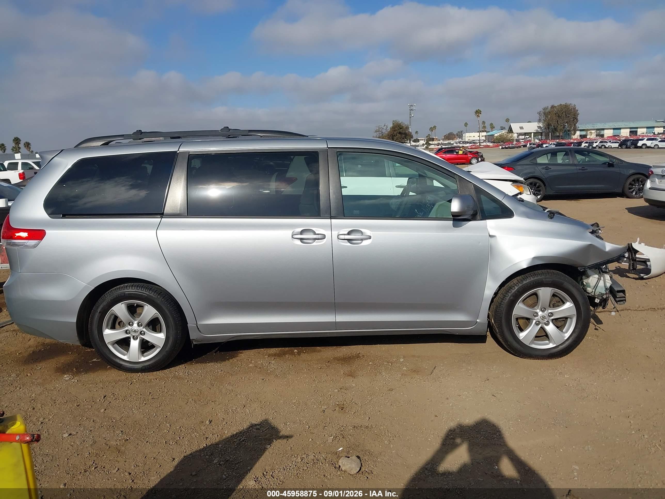 2014 Toyota Sienna Le V6 8 Passenger Gray vin: 5TDKK3DC9ES511705