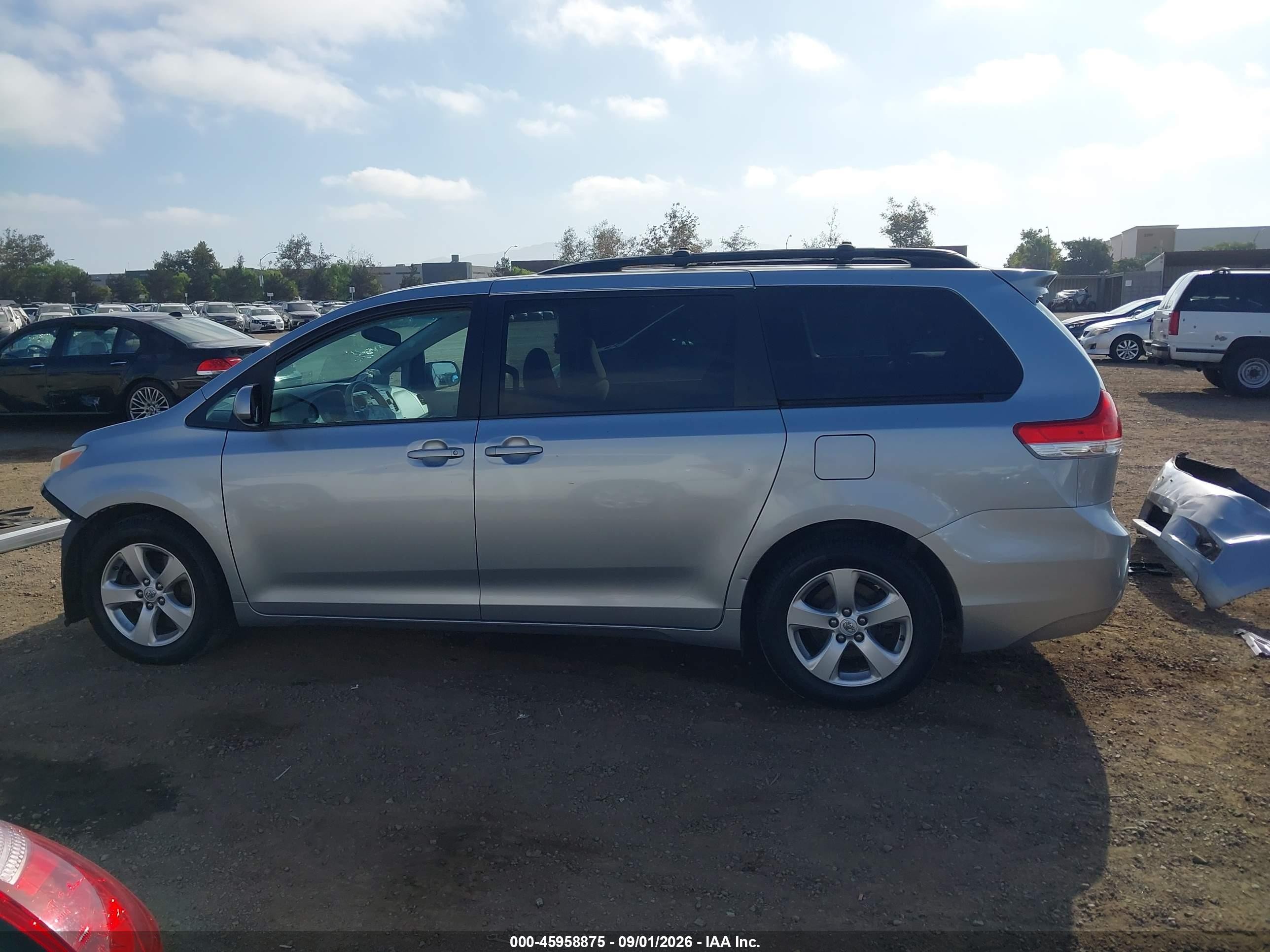 2014 Toyota Sienna Le V6 8 Passenger Gray vin: 5TDKK3DC9ES511705