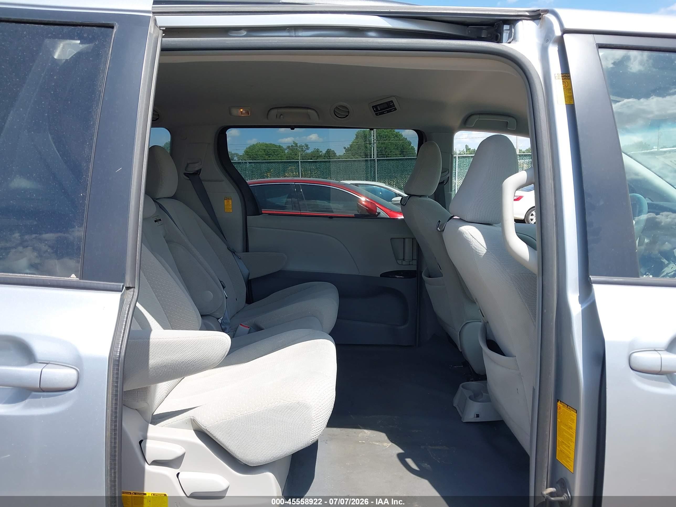 2014 Toyota Sienna Le V6 8 Passenger Light Blue vin: 5TDKK3DC9ES512742
