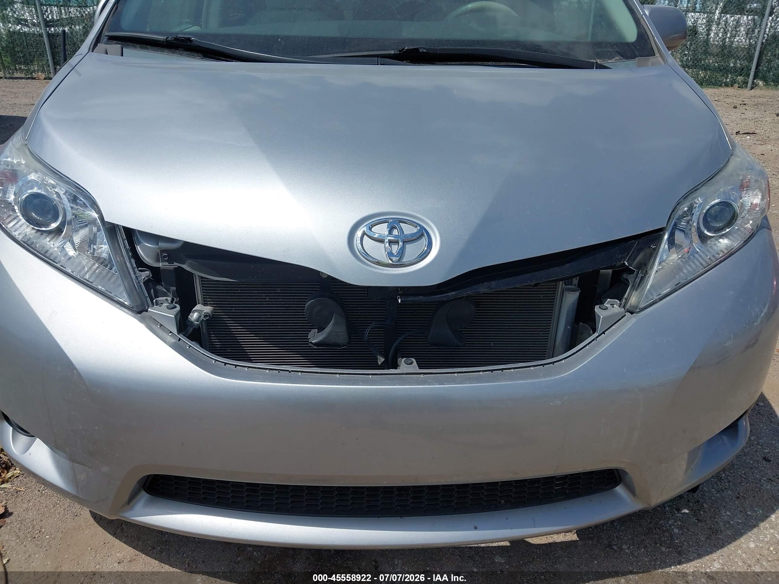 2014 Toyota Sienna Le V6 8 Passenger Light Blue vin: 5TDKK3DC9ES512742
