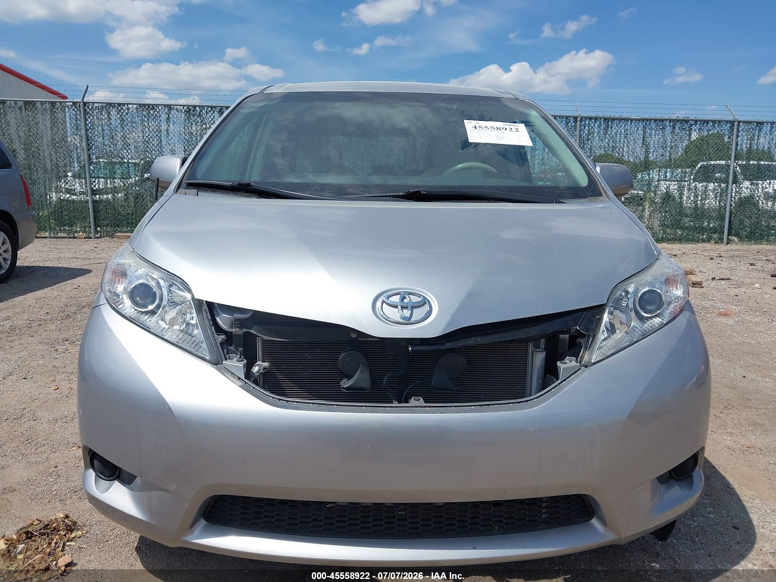 2014 Toyota Sienna Le V6 8 Passenger Light Blue vin: 5TDKK3DC9ES512742