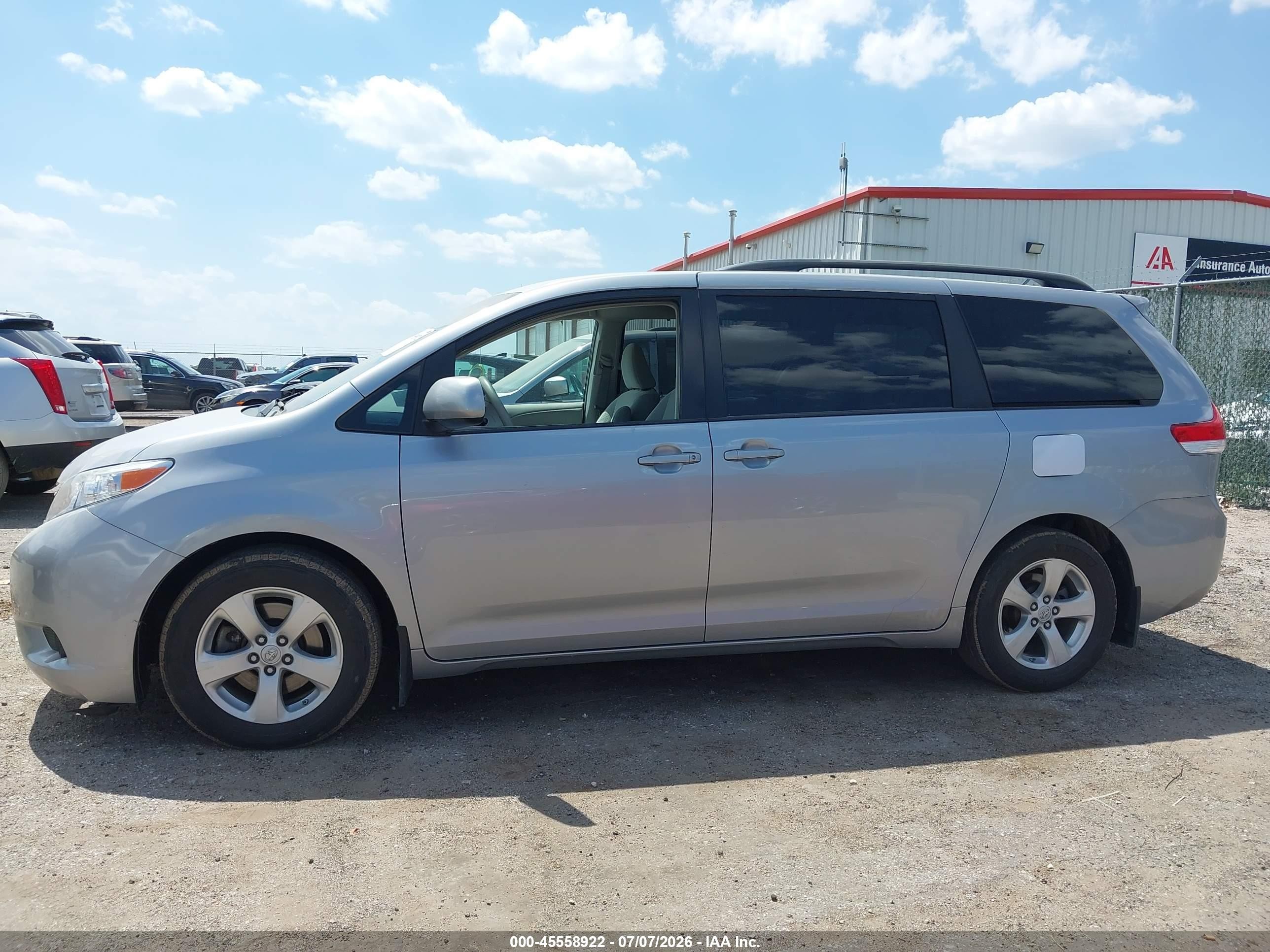 2014 Toyota Sienna Le V6 8 Passenger Light Blue vin: 5TDKK3DC9ES512742