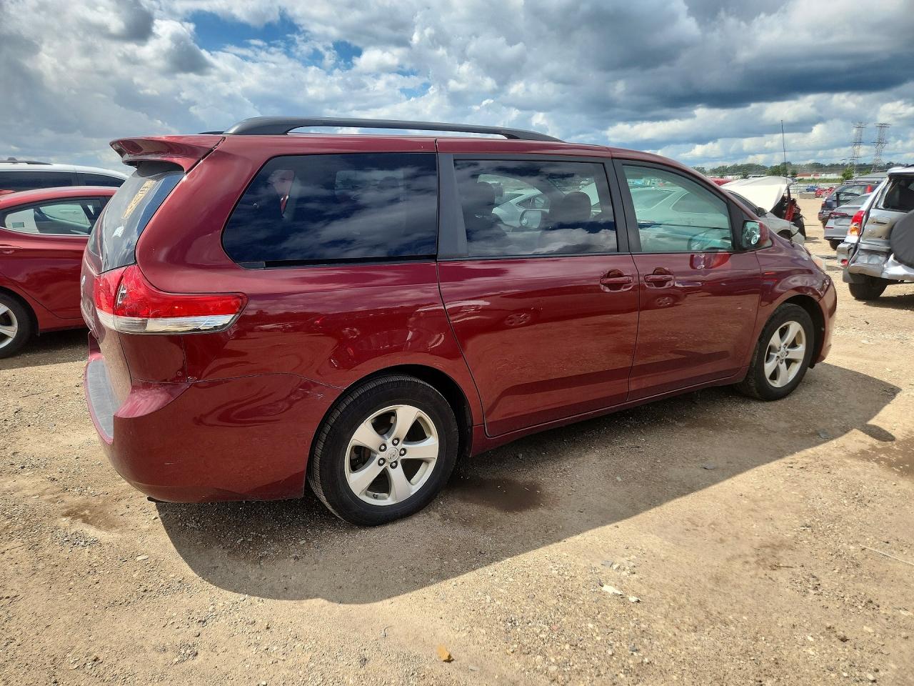 2014 Toyota Sienna Le Red vin: 5TDKK3DC9ES516807