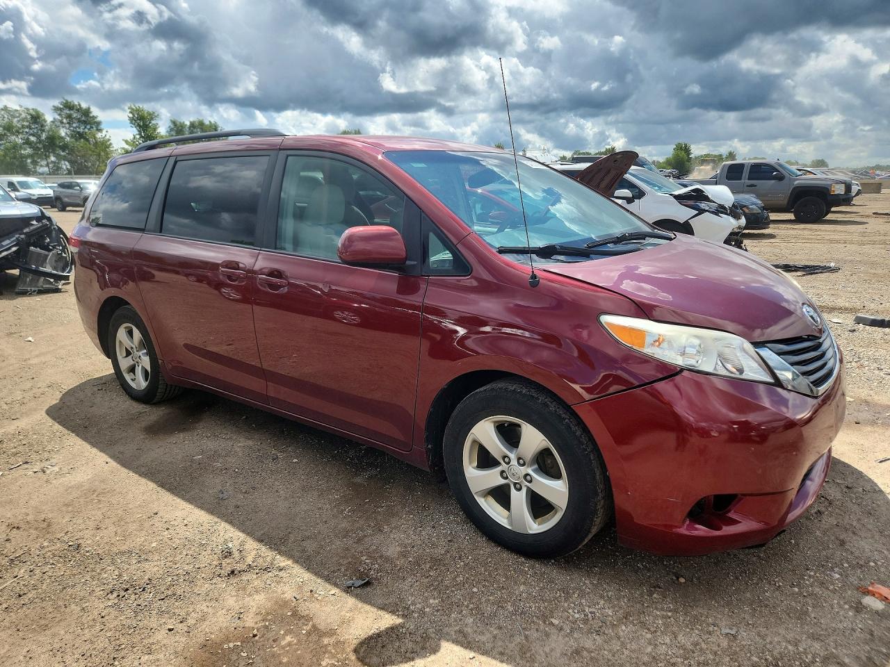 2014 Toyota Sienna Le Red vin: 5TDKK3DC9ES516807