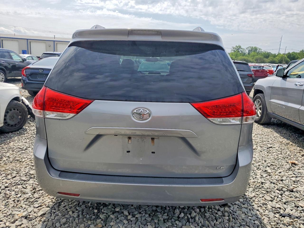 2014 Toyota Sienna Le Silver vin: 5TDKK3DC9ES518072