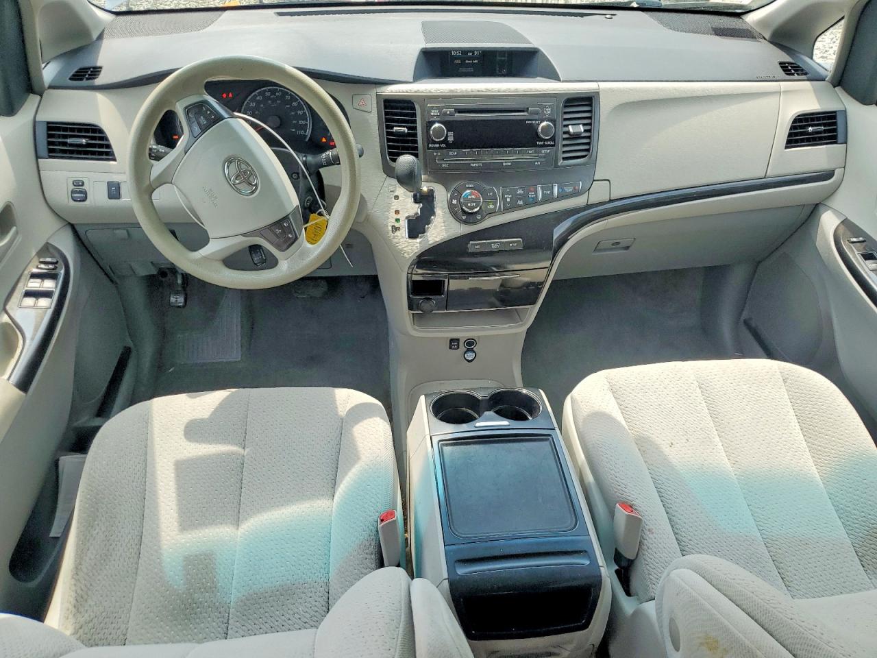 2014 Toyota Sienna Le Silver vin: 5TDKK3DC9ES518072