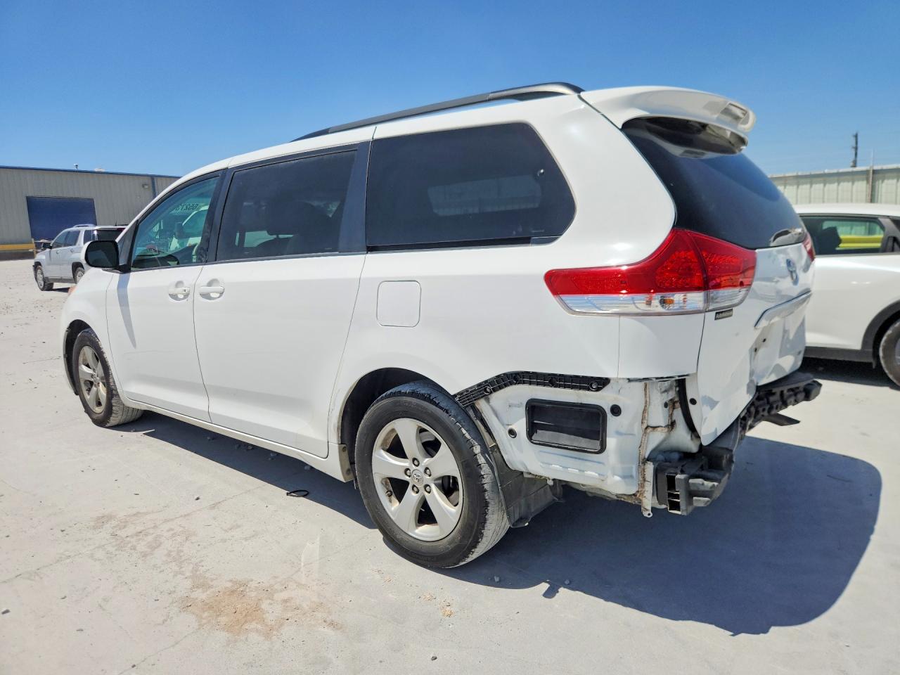 2014 Toyota Sienna Le White vin: 5TDKK3DC9ES526088