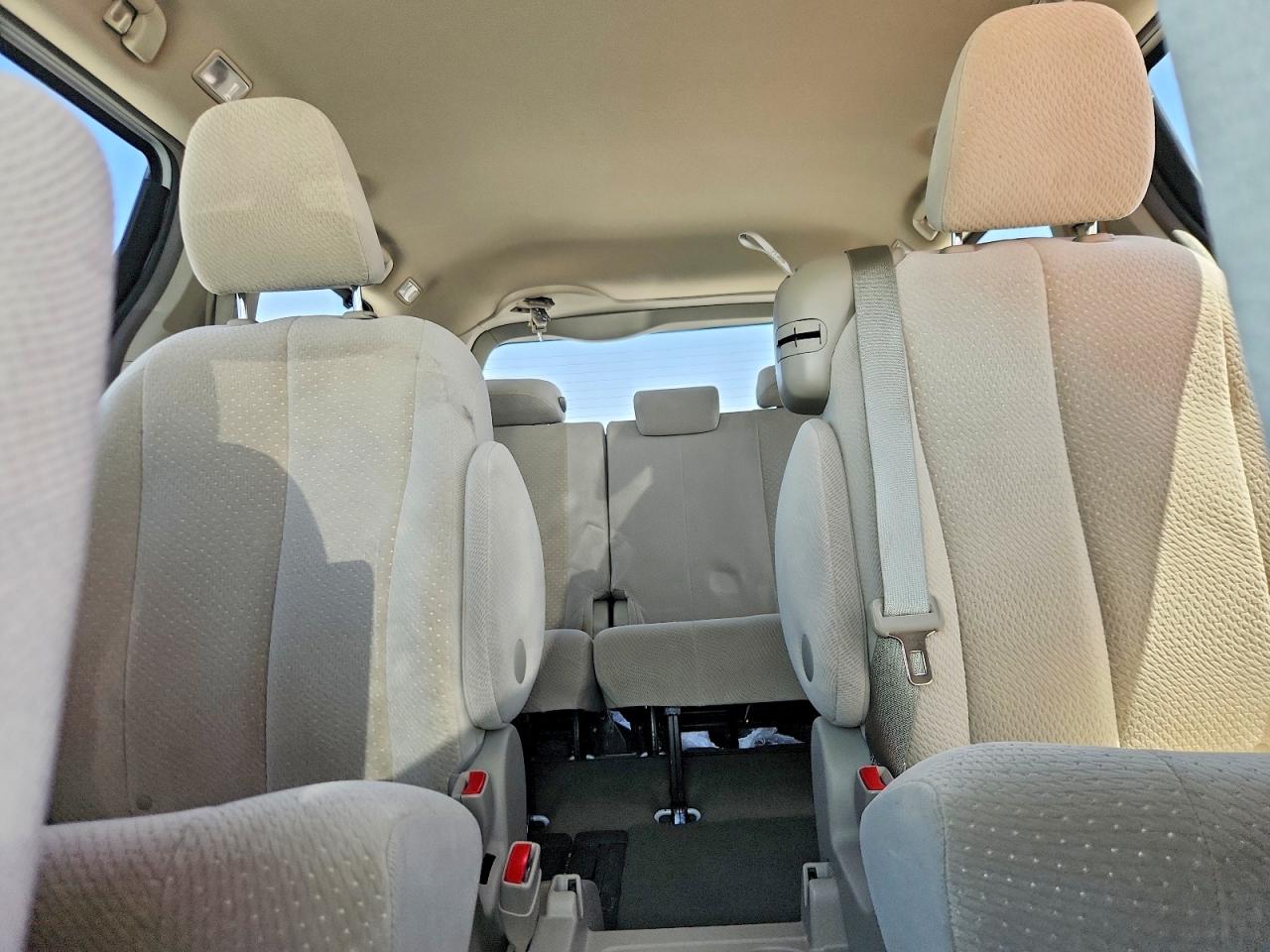 2014 Toyota Sienna Le White vin: 5TDKK3DC9ES526088