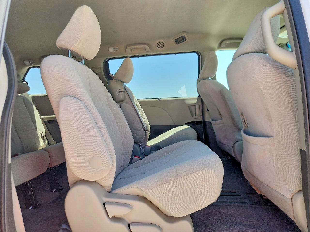 2014 Toyota Sienna Le White vin: 5TDKK3DC9ES526088