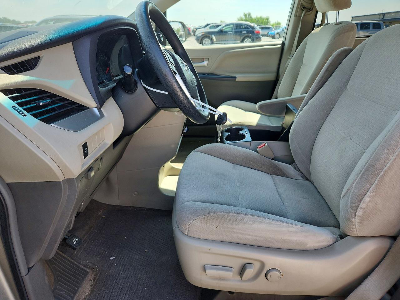 2015 Toyota Sienna Le Cream vin: 5TDKK3DC9FS533866