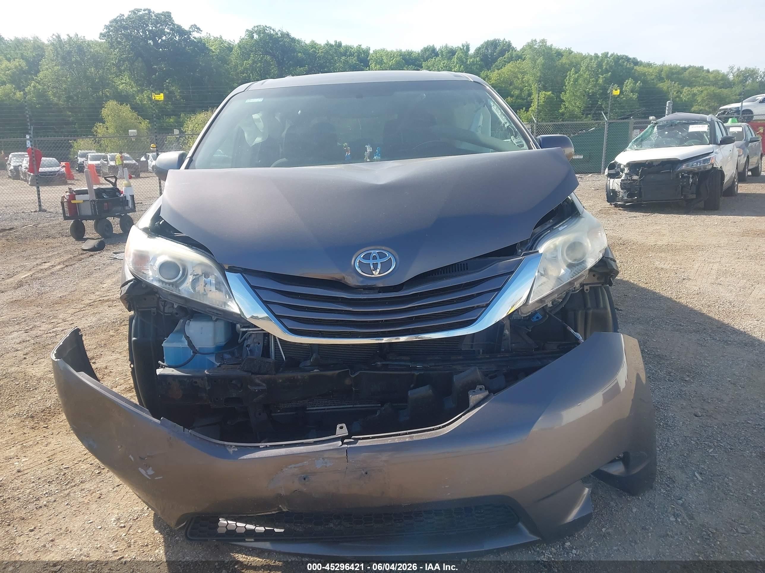 2015 Toyota Sienna Le 8 Passenger Gray vin: 5TDKK3DC9FS540025