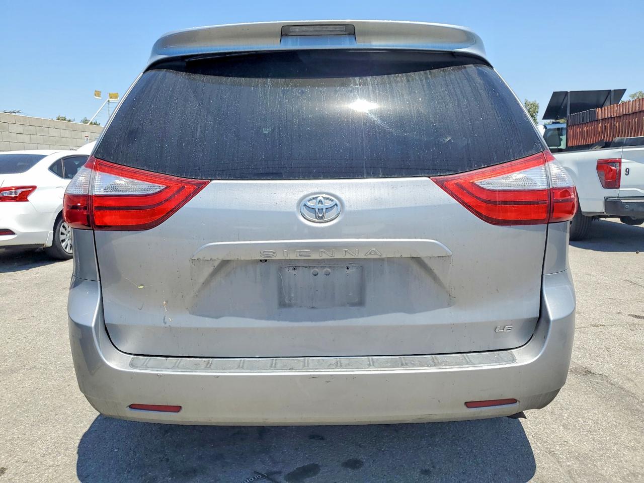 2015 Toyota Sienna Le Silver vin: 5TDKK3DC9FS552336