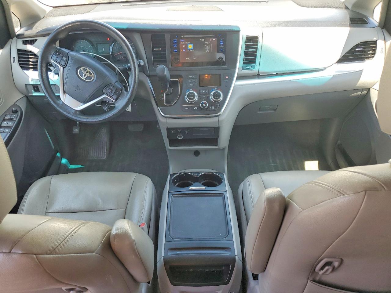 2015 Toyota Sienna Le Silver vin: 5TDKK3DC9FS552336