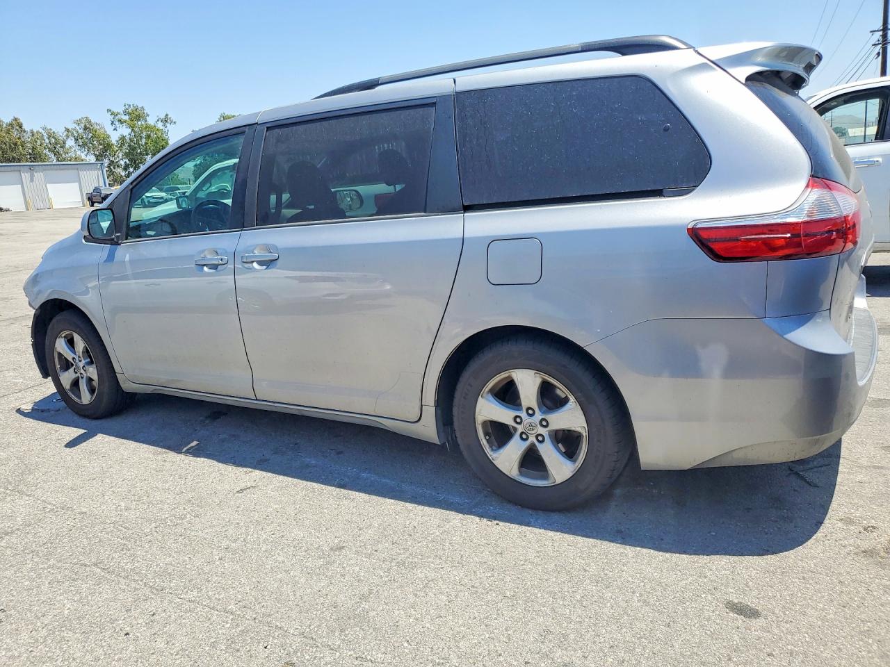2015 Toyota Sienna Le Silver vin: 5TDKK3DC9FS552336
