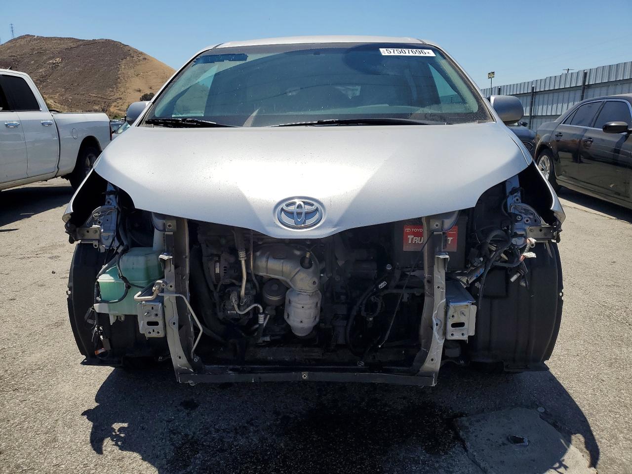 2015 Toyota Sienna Le Silver vin: 5TDKK3DC9FS552336