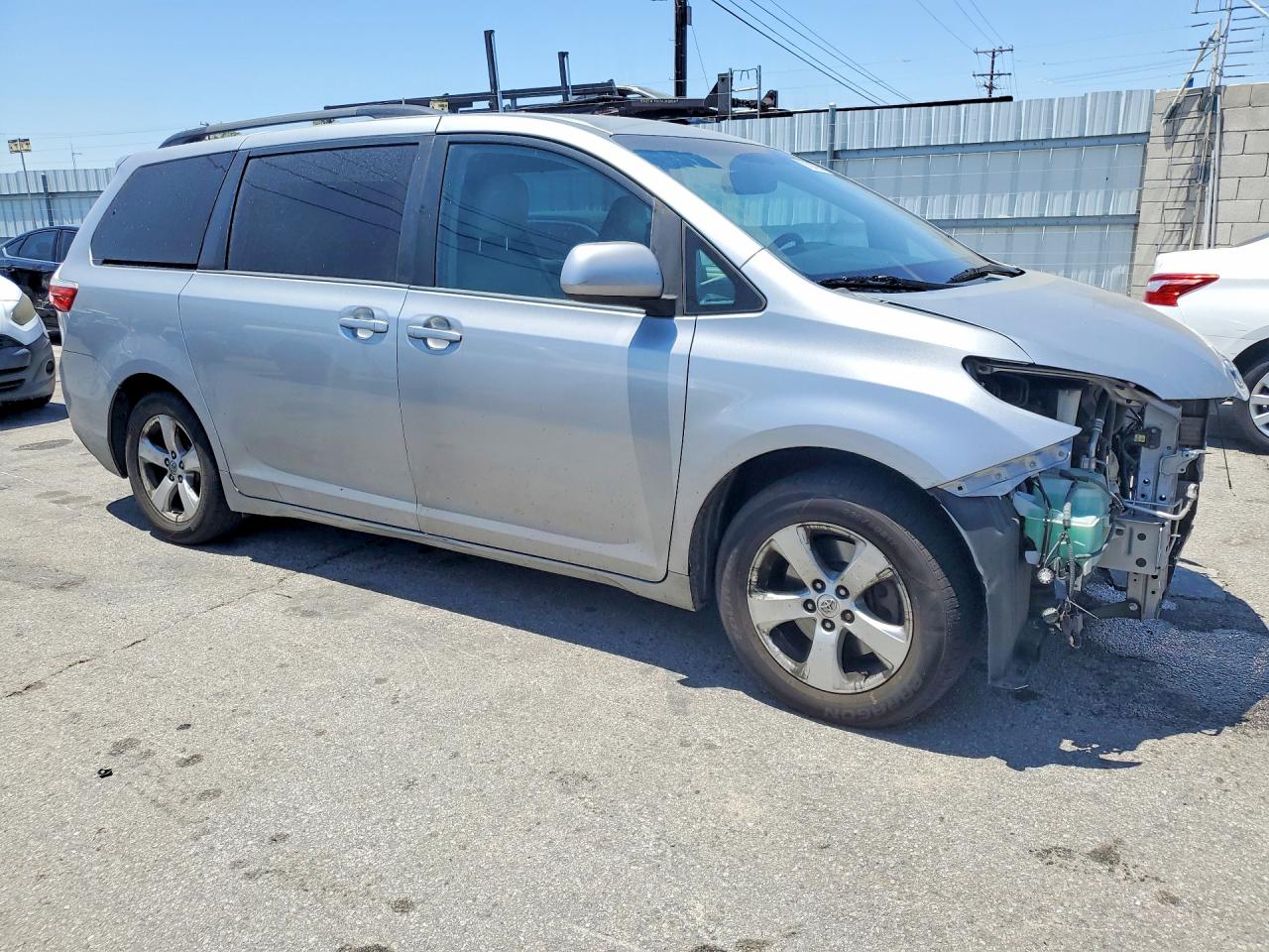 2015 Toyota Sienna Le Silver vin: 5TDKK3DC9FS552336