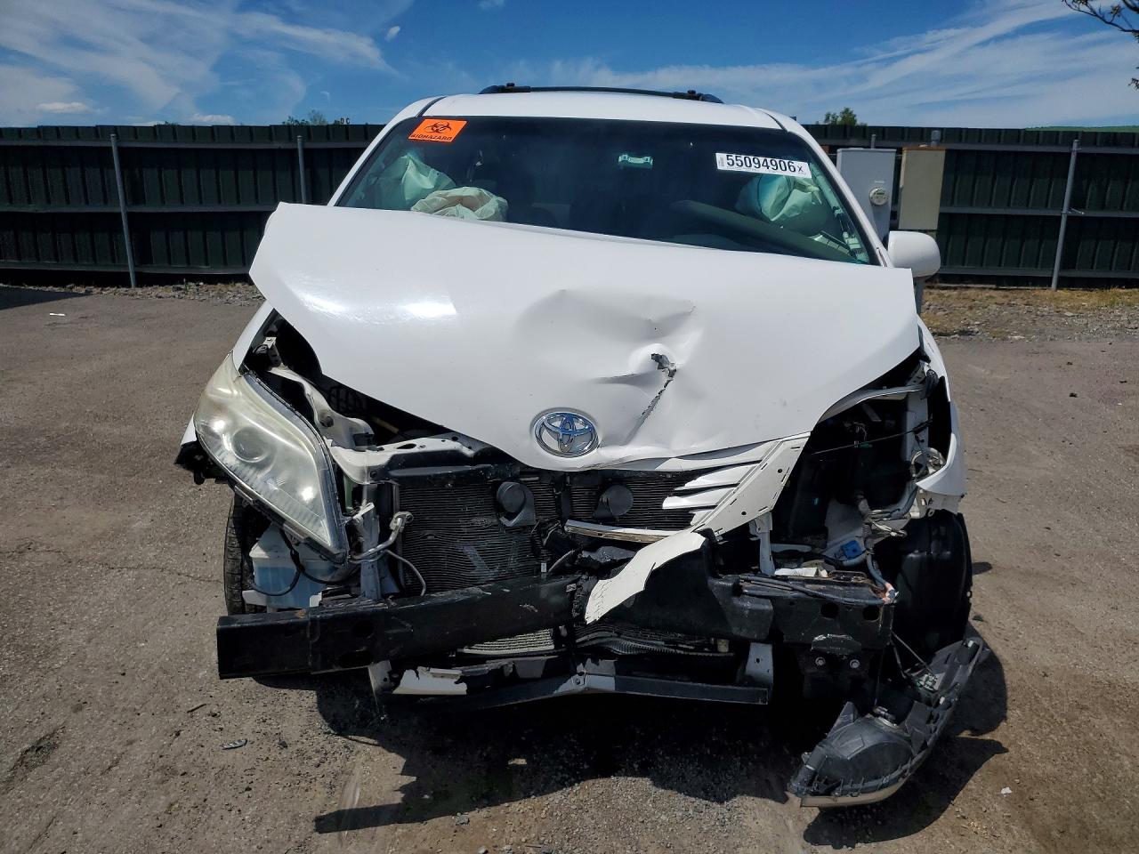 2015 Toyota Sienna Le White vin: 5TDKK3DC9FS570948