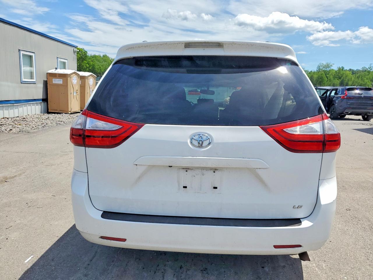 2015 Toyota Sienna Le White vin: 5TDKK3DC9FS570948