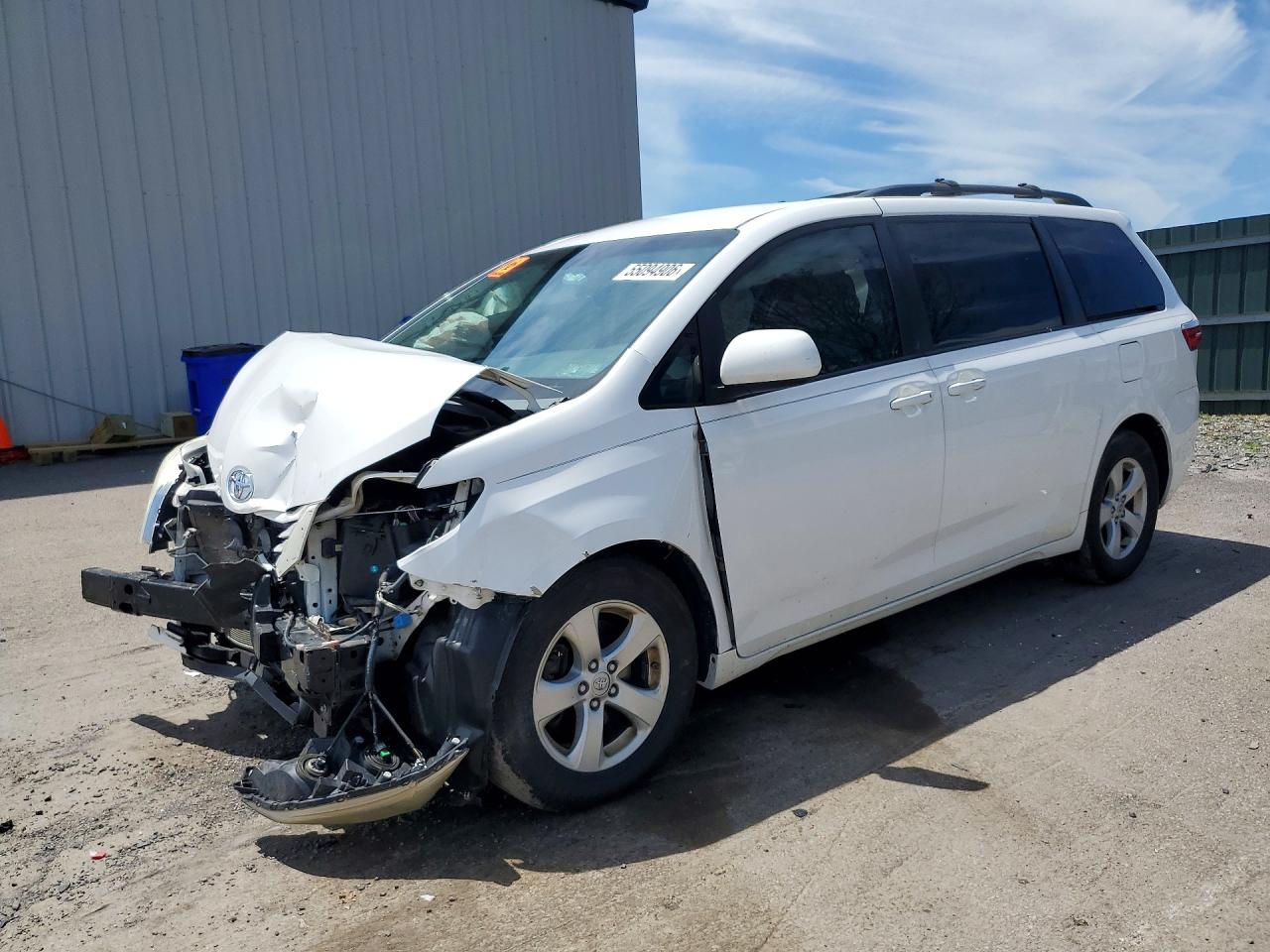 2015 Toyota Sienna Le White vin: 5TDKK3DC9FS570948