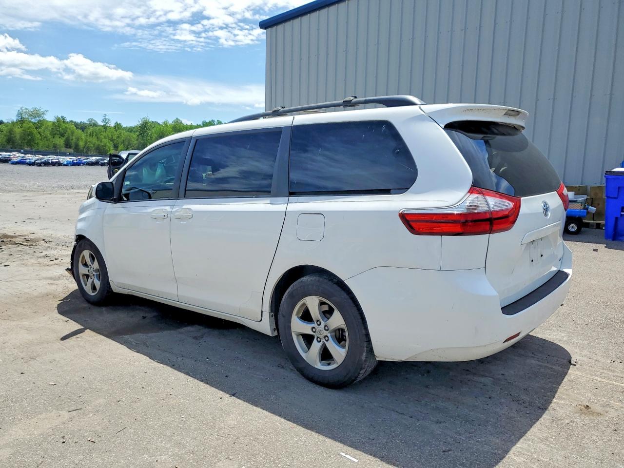 2015 Toyota Sienna Le White vin: 5TDKK3DC9FS570948