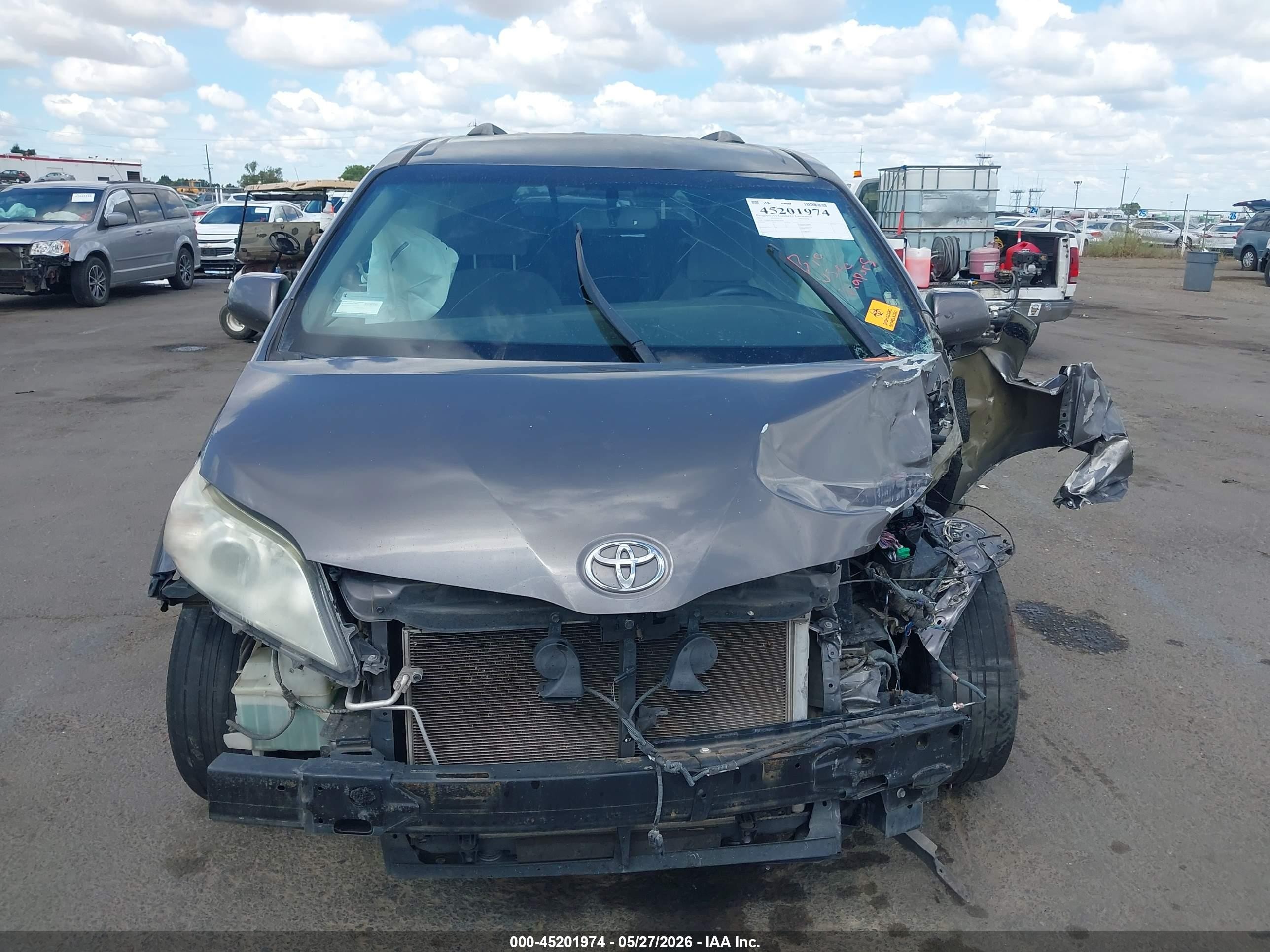 2015 Toyota Sienna Le 8 Passenger Gray vin: 5TDKK3DC9FS577625
